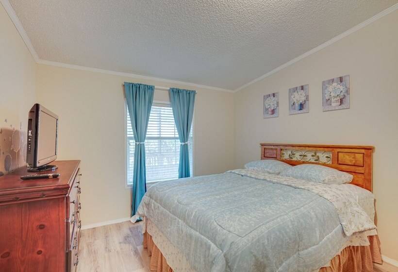 Lake Livingston Home W/ Dock & Deck!