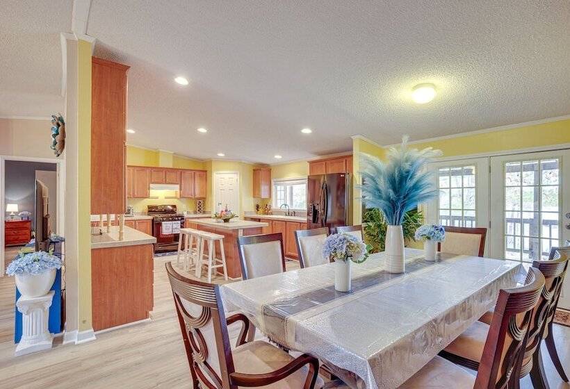 Lake Livingston Home W/ Dock & Deck!