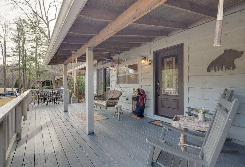Lake Lure Village Cabin, 3 Mi To Chimney Rock!