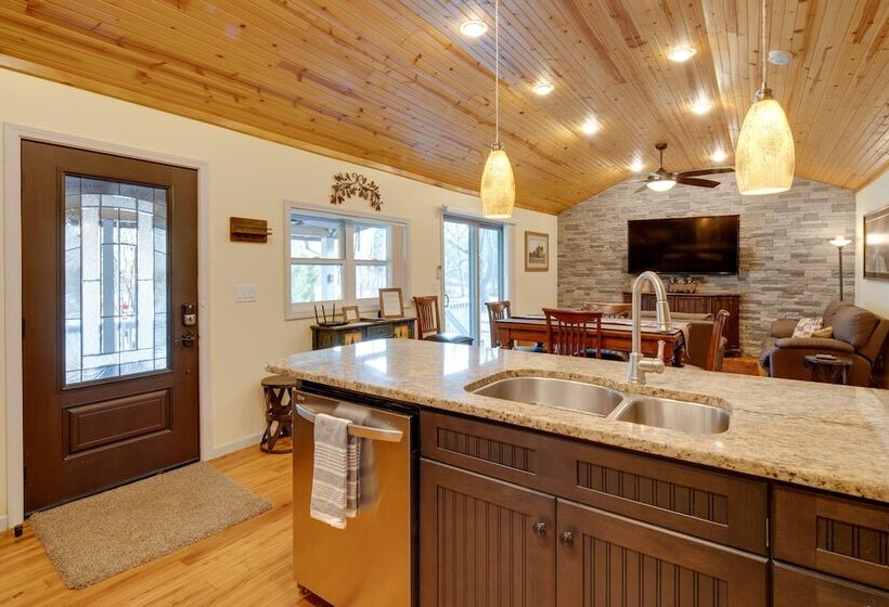 Lake Lure Village Cabin, 3 Mi To Chimney Rock!