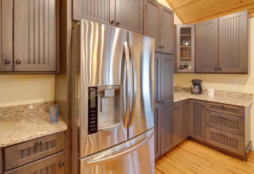 Lake Lure Village Cabin, 3 Mi To Chimney Rock!