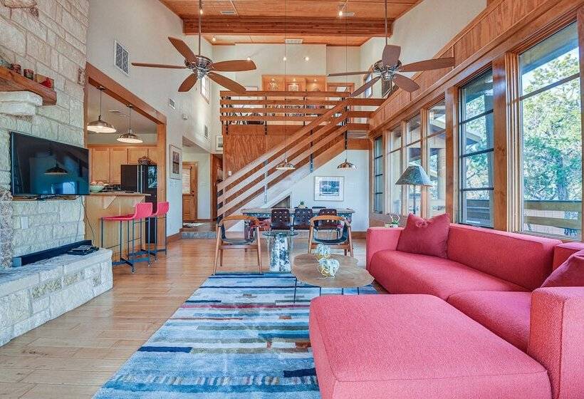 Lake Whitney Cabin W/ Hot Tub & Fire Pit!