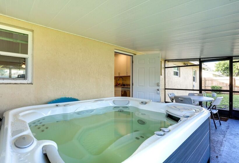 5 Mi To Beaches: Hot Tub Haven In Lake Worth