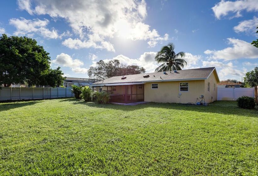 5 Mi To Beaches: Hot Tub Haven In Lake Worth