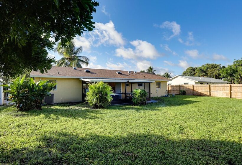 5 Mi To Beaches: Hot Tub Haven In Lake Worth