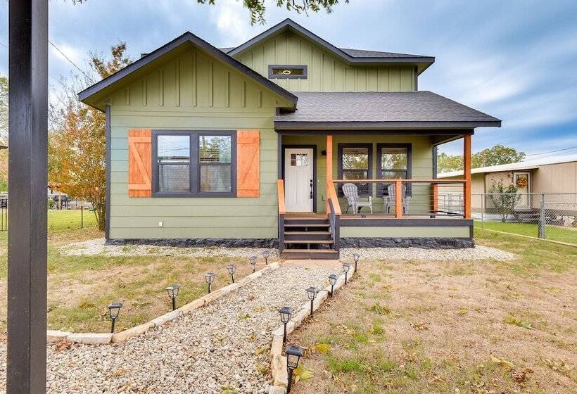 Lakefront Granbury Home With Fire Pit & Grill!