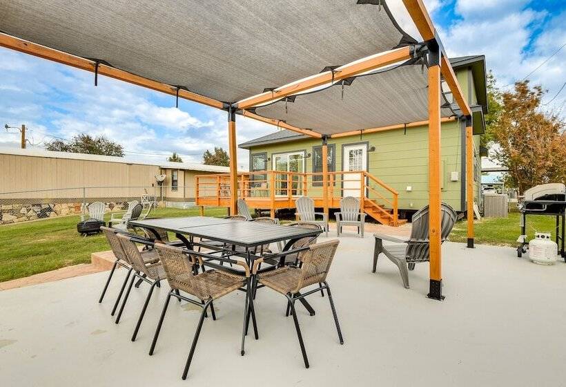 Lakefront Granbury Home With Fire Pit & Grill!