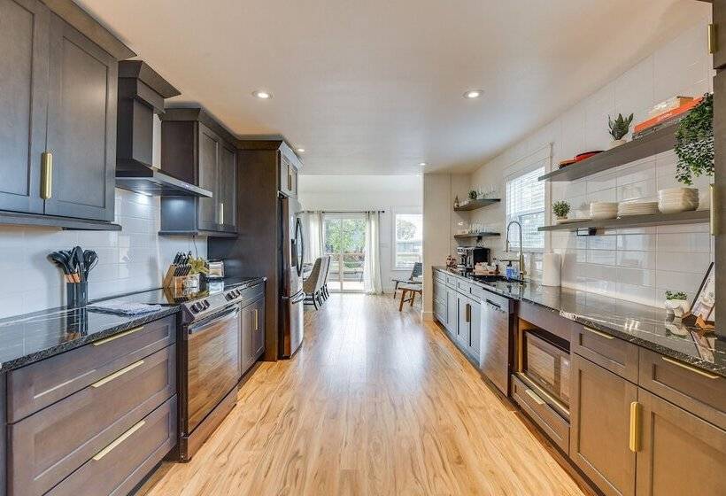 Lakefront Granbury Home With Fire Pit & Grill!