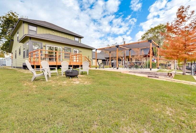 Lakefront Granbury Home With Fire Pit & Grill!