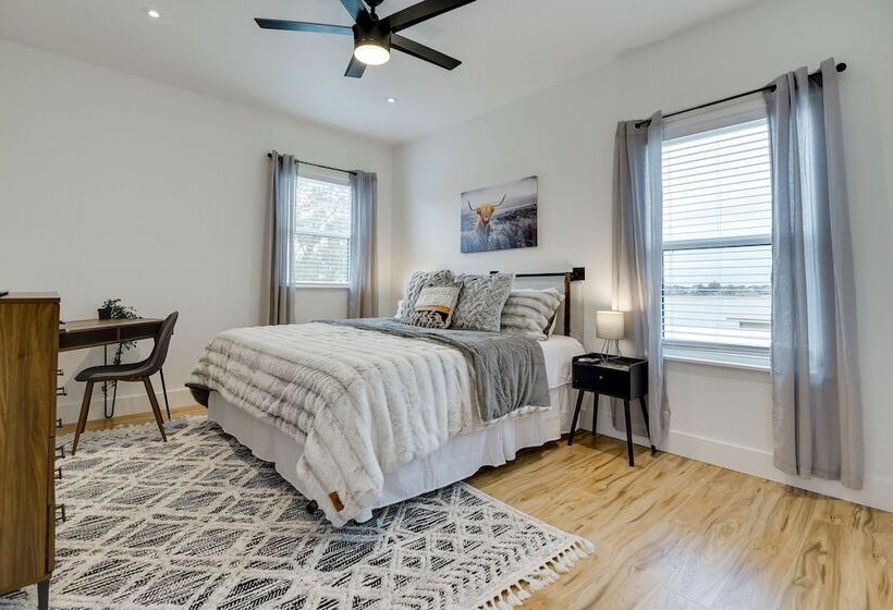 Lakefront Granbury Home With Fire Pit & Grill!