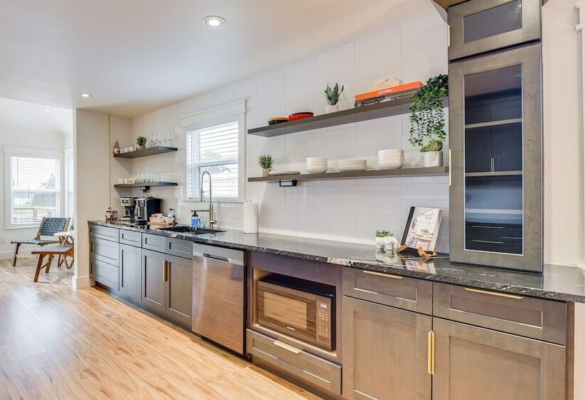 Lakefront Granbury Home With Fire Pit & Grill!