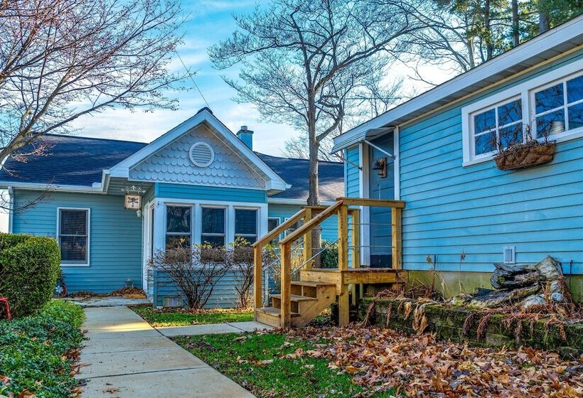 Lakefront Paw Paw Cottage W/ Boats & 2 Docks!