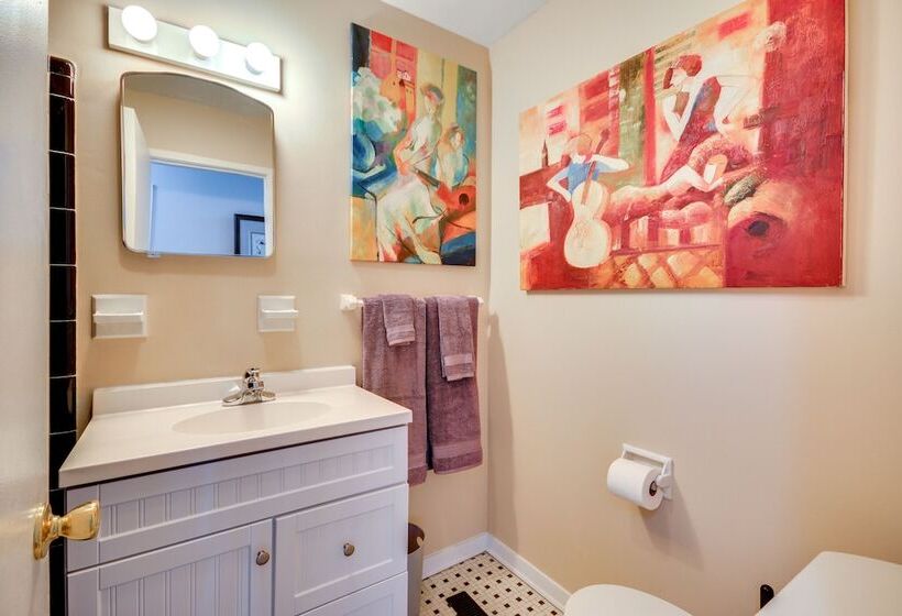 Laptop Friendly Greensboro Home W/ Fireplace!