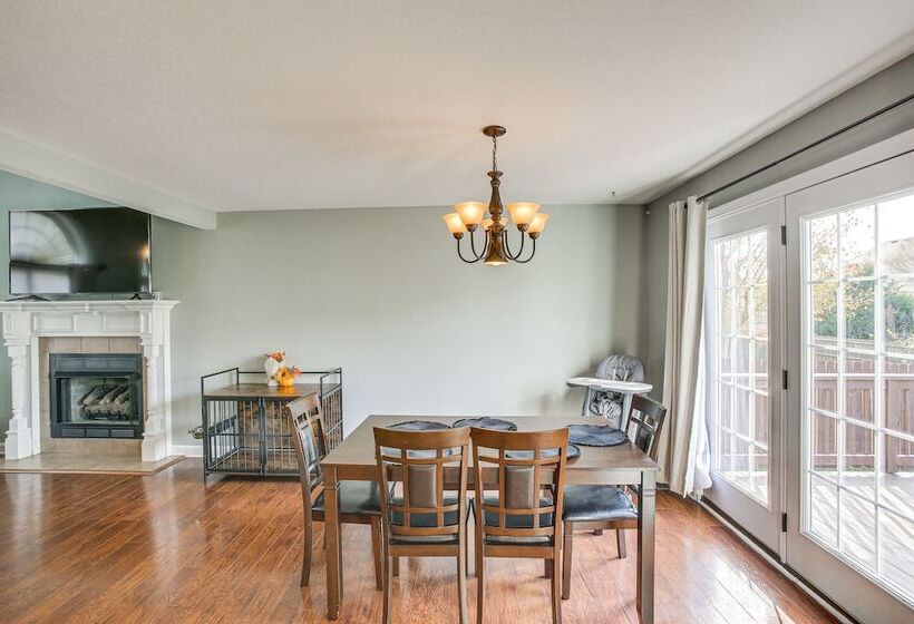 Large Clarksville Family Home ~ 4 Mi To Speedway!