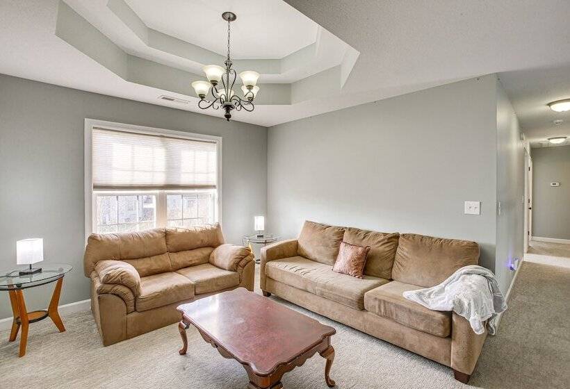 Large Clarksville Family Home ~ 4 Mi To Speedway!