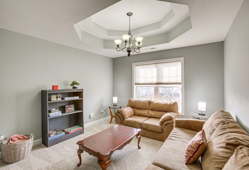 Large Clarksville Family Home ~ 4 Mi To Speedway!