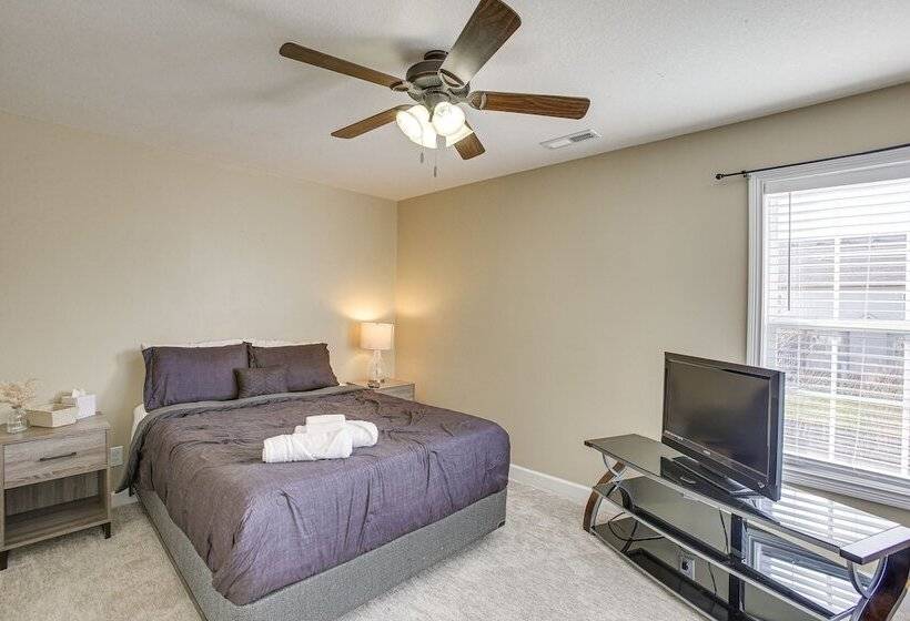 Large Clarksville Family Home ~ 4 Mi To Speedway!