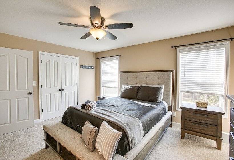 Large Clarksville Family Home ~ 4 Mi To Speedway!