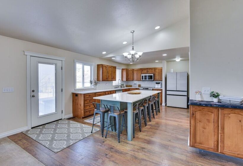 Layton Home W/ Pool + Hot Tub, 23 Mi To Snowbasin!