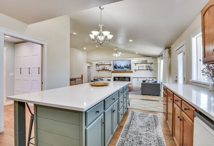 Layton Home W/ Pool + Hot Tub, 23 Mi To Snowbasin!