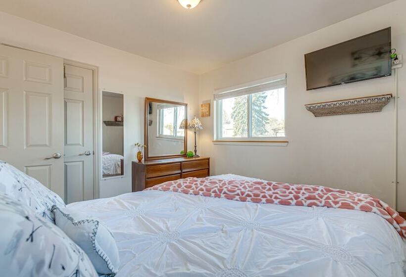 10 Mi To Dtwn Denver: Lakewood Home W/ Patio