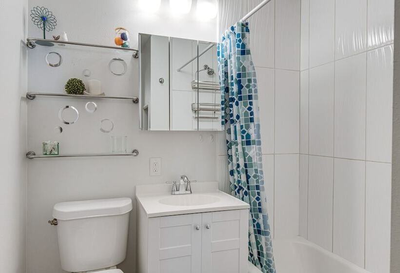 10 Mi To Dtwn Denver: Lakewood Home W/ Patio