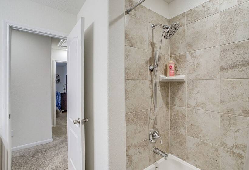 Lovely Richmond Home W/ Outdoor Kitchen & Grill!