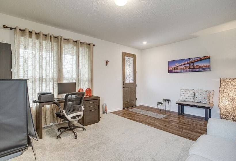 Lovely Richmond Home W/ Outdoor Kitchen & Grill!