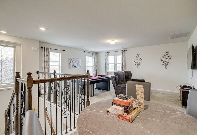 Lovely Richmond Home W/ Outdoor Kitchen & Grill!