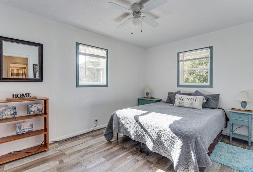 Lovely Smoky Mountain Cottage W/ Deck + Views!