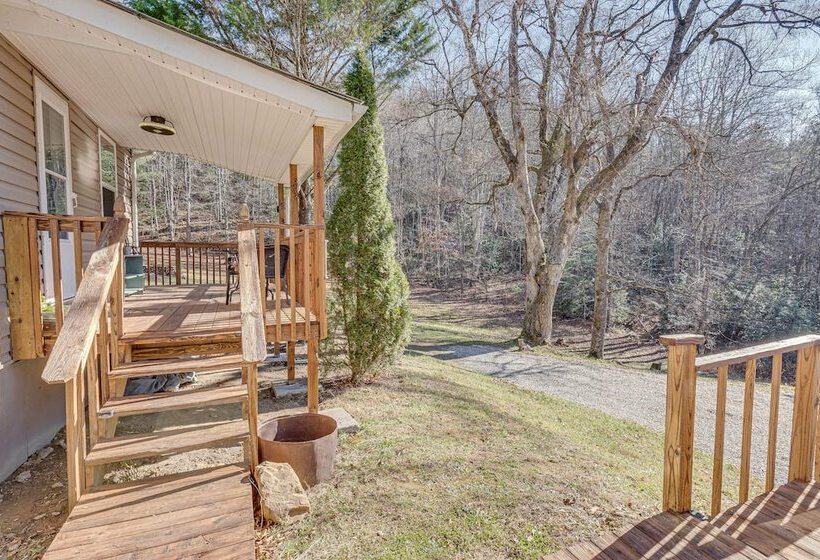 Lovely Smoky Mountain Cottage W/ Deck + Views!