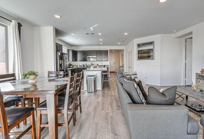 Luxe Beaumont Home W/ Private Pool!