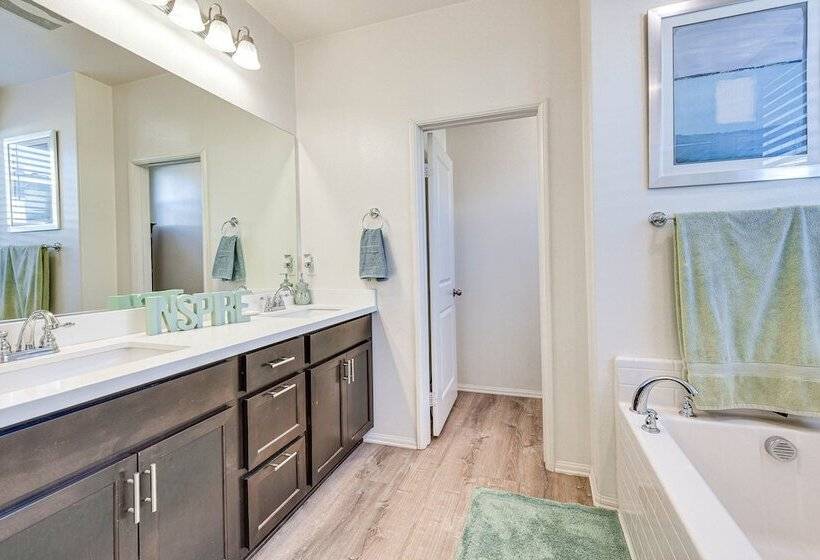 Luxe Beaumont Home W/ Private Pool!