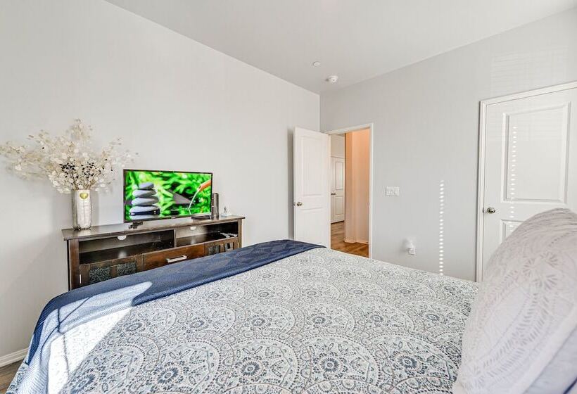 Luxe Beaumont Home W/ Private Pool!