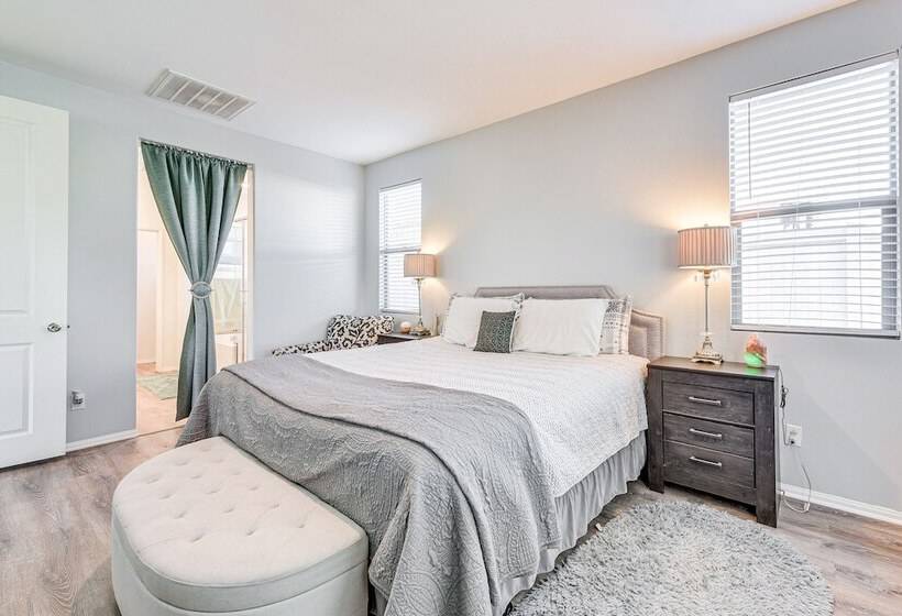 Luxe Beaumont Home W/ Private Pool!