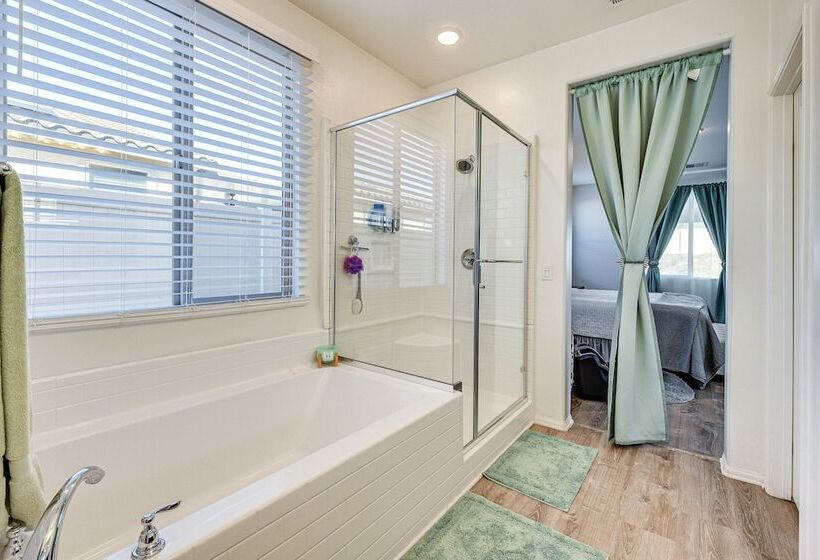 Luxe Beaumont Home W/ Private Pool!