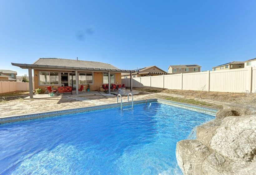 Luxe Beaumont Home W/ Private Pool!