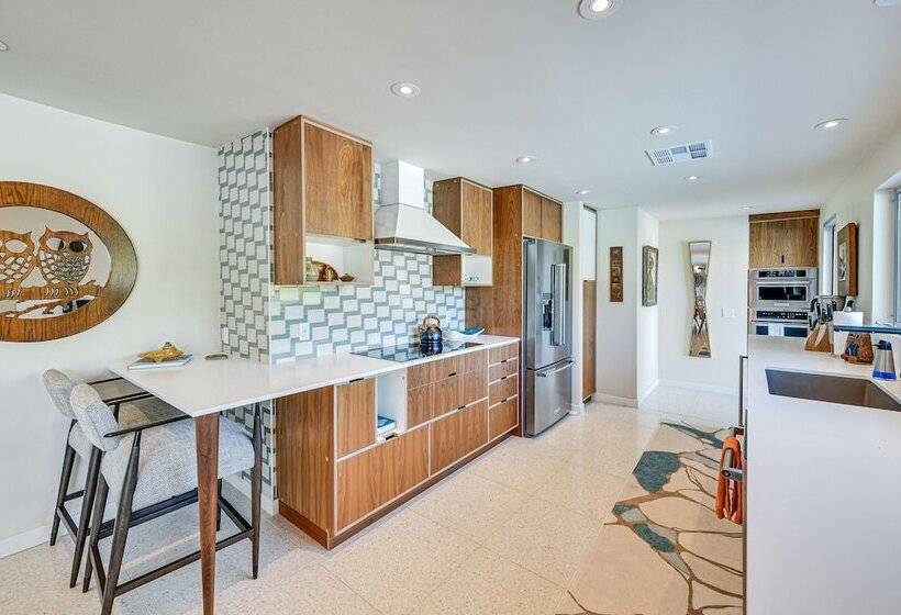 Luxe Palm Springs Home   2 Mi To Downtown!