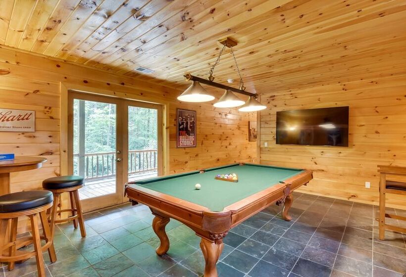 Luxurious Mountain Cabin W/ Chestatee River Access