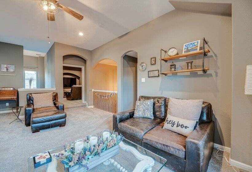 Sorrellwood  Mckinney Home W/ Pool: 4 Mi To Dtwn!