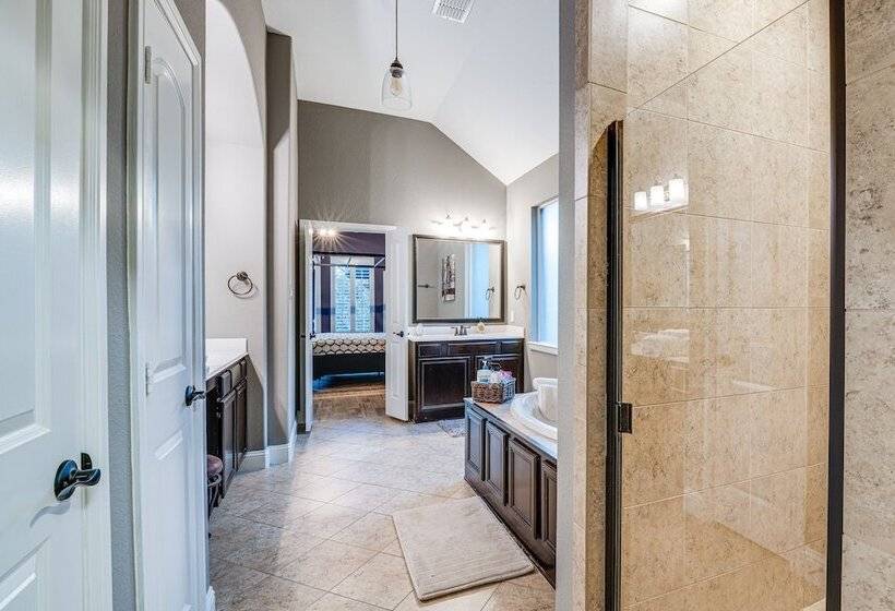 Sorrellwood  Mckinney Home W/ Pool: 4 Mi To Dtwn!