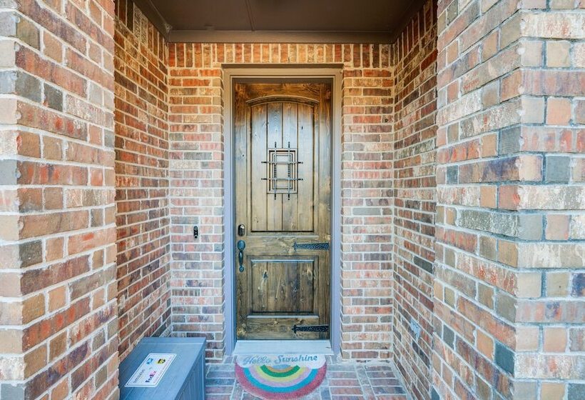 Sorrellwood  Mckinney Home W/ Pool: 4 Mi To Dtwn!