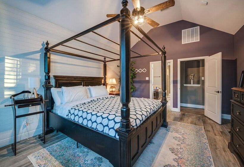 Sorrellwood  Mckinney Home W/ Pool: 4 Mi To Dtwn!