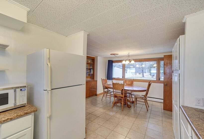 Menominee Waterfront Home W/ Private Beach Access!