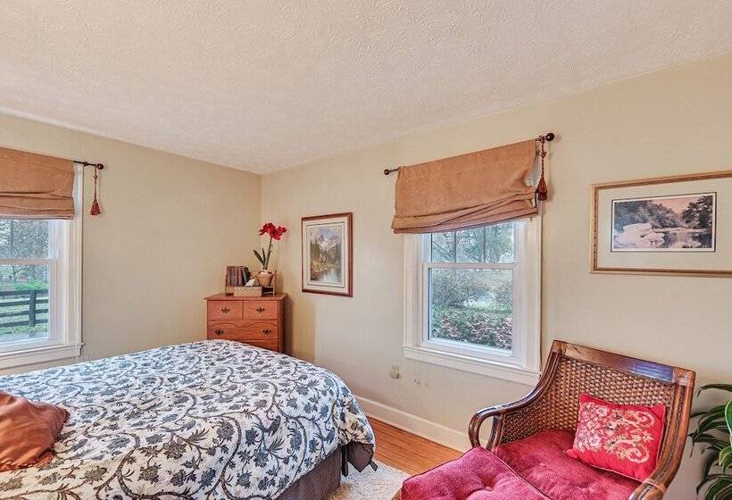 Midway Home On 22 Acres Near Bourbon Trail!