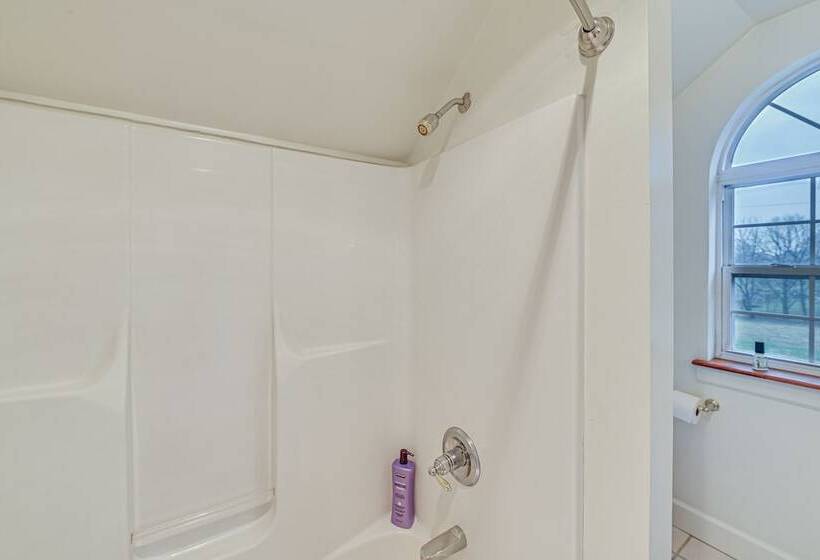 Midway Home On 22 Acres Near Bourbon Trail!