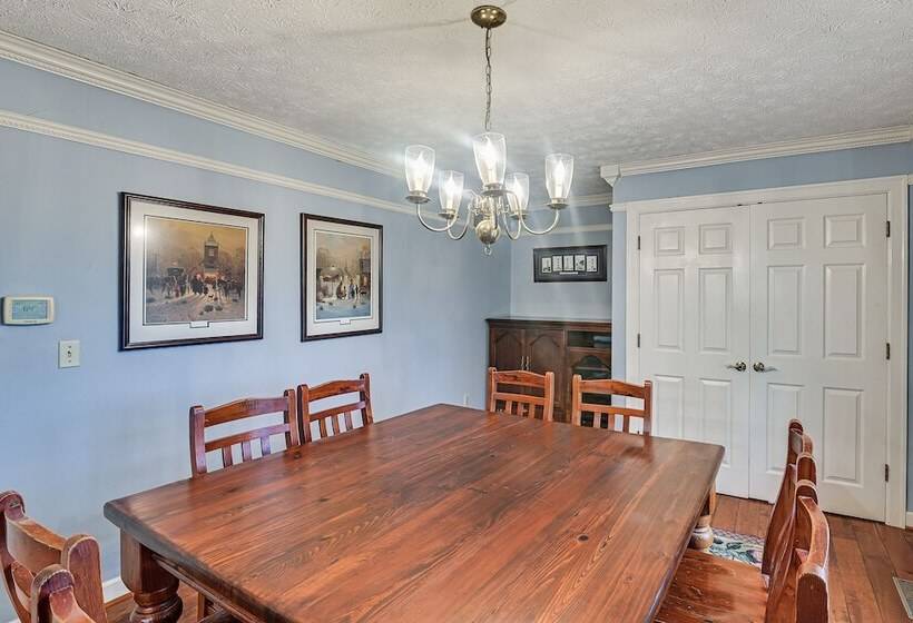 Midway Home On 22 Acres Near Bourbon Trail!