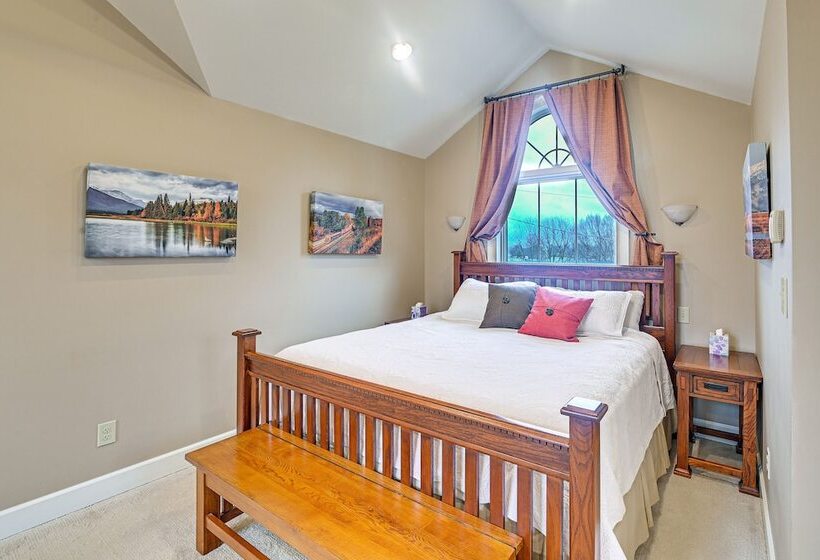 Midway Home On 22 Acres Near Bourbon Trail!