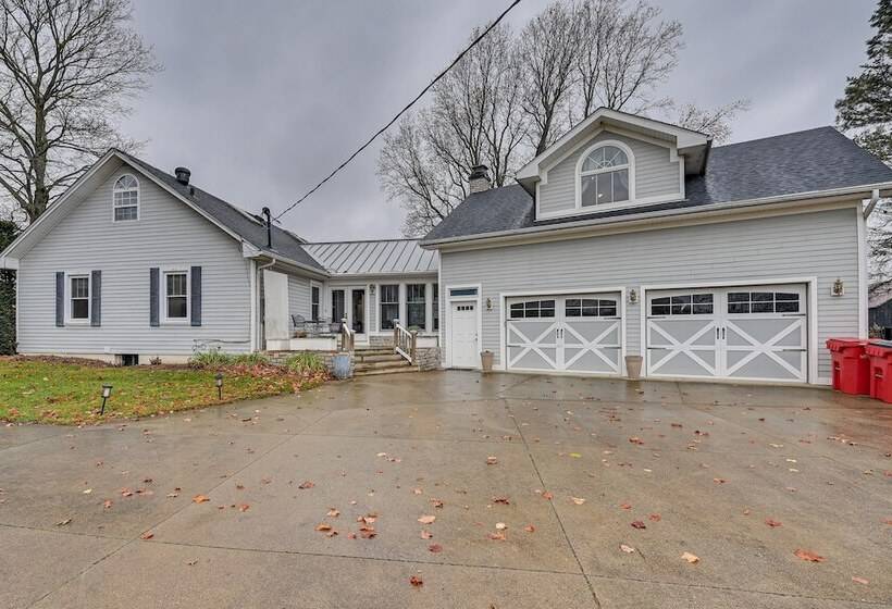 Midway Home On 22 Acres Near Bourbon Trail!