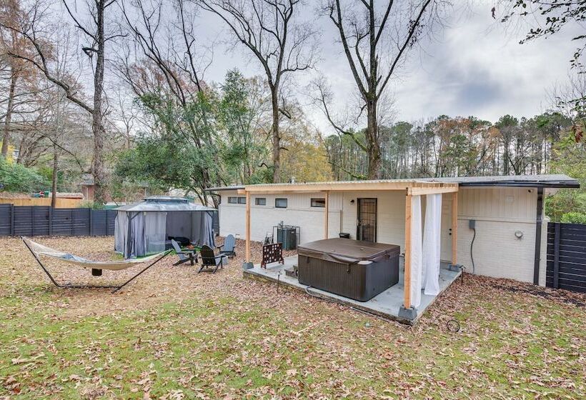 Modern Atlanta Retreat: Private Hot Tub & Yard!